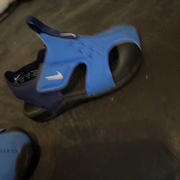 Nike sz 4 - Picture 6 of 7